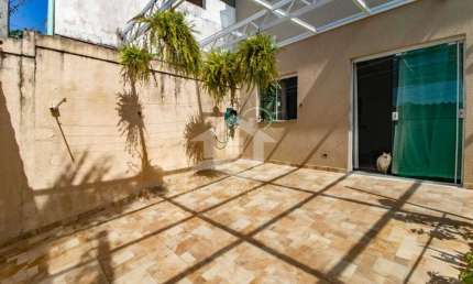Casa Assobradada à venda com piscina, 2 quarto(s),  sendo 1 suíte(s)  no bairro São José, 600 metros da praia, Peruíbe-SP