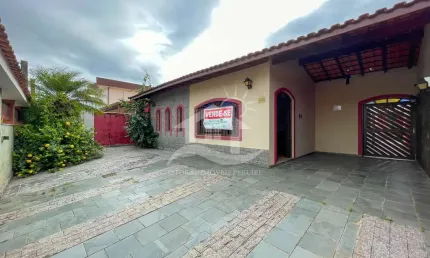 Casa Térrea à venda , 3 quarto(s),  sendo 1 suíte(s)  no bairro Arpoador, 700 metros da praia, Peruíbe-SP