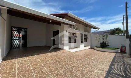 Casa térrea com edícula à venda , 3 quarto(s),  sendo 1 suíte(s)  no bairro josedy, 100 metros da praia, peruíbe-sp