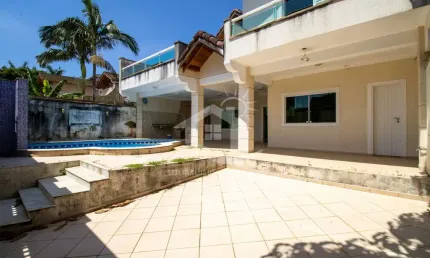 Casa Sobrado à venda , 6 quarto(s),  sendo 6 suíte(s)  no bairro Jardim Imperador, 50 metros da praia, Peruíbe-SP