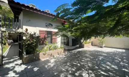 Casa Térrea à venda , 3 quarto(s),  sendo 1 suíte(s)  no bairro São João Batista, 250 metros da praia, Peruíbe-SP