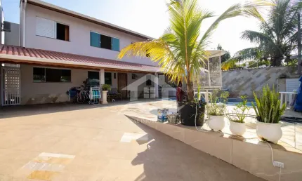 Casa Sobrado à venda com piscina, 3 quarto(s),  sendo 1 suíte(s)  no bairro Jardim Mar e Sol, 600 metros da praia, Peruíbe-SP