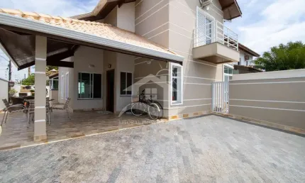 Casa Sobrado à venda com piscina, 3 quarto(s),  sendo 3 suíte(s)  no bairro São José, 200 metros da praia, Peruíbe-SP