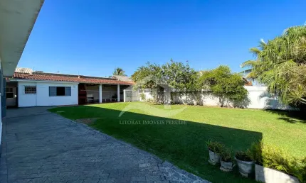 Casa Térrea com Edícula à venda , 4 quarto(s),  sendo 0 suíte(s)  no bairro Flórida, 280 metros da praia, Peruíbe-SP