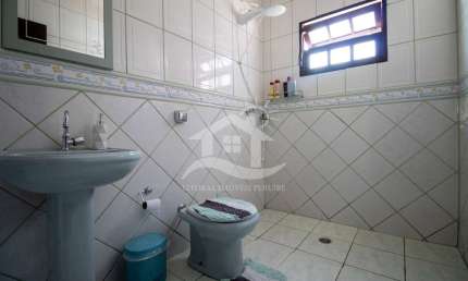Casa Térrea com piscina à venda com piscina, 2 quarto(s),  sendo 1 suíte(s)  no bairro Jardim Peruíbe, 1800 metros da praia, Peruíbe-SP