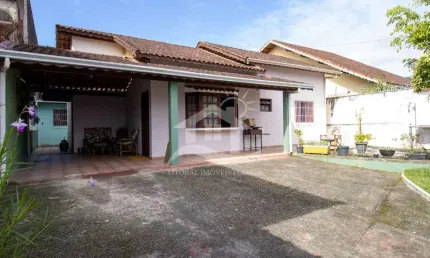Casa Térrea com piscina à venda com piscina, 2 quarto(s),  sendo 1 suíte(s)  no bairro Jardim Peruíbe, 1800 metros da praia, Peruíbe-SP