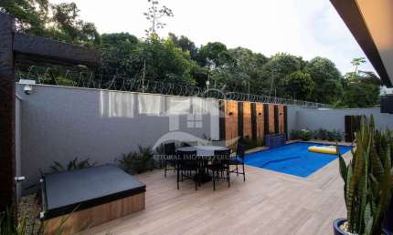 Casa Sobrado Novo à venda com piscina, 4 quarto(s),  sendo 3 suíte(s)  no bairro Bougainville Residencial IV, 1136 metros da praia, Peruíbe-SP