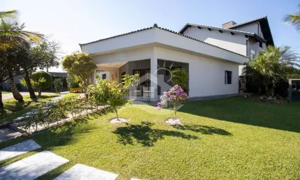Casa assobradada à venda , 5 quarto(s),  sendo 2 suíte(s)  no bairro bougainville residencial ii, 400 metros da praia, peruíbe-sp