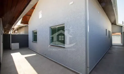 Casa Térrea com Edícula à venda com piscina, 3 quarto(s),  sendo 1 suíte(s)  no bairro Oasis, 600 metros da praia, Peruíbe-SP