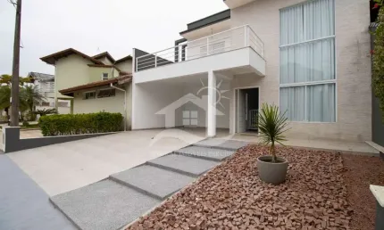 Casa Sobrado à venda , 3 quarto(s),  sendo 2 suíte(s)  no bairro Jardim Três Marias, 1200 metros da praia, Peruíbe-SP