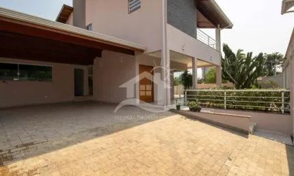 Casa Sobrado Triplex à venda , 6 quarto(s),  sendo 2 suíte(s)  no bairro Centro, 800 metros da praia, Peruíbe-SP