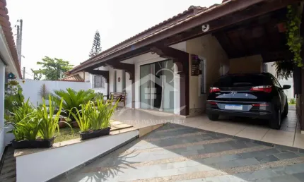Casa Térrea à venda , 3 quarto(s),  sendo 1 suíte(s)  no bairro Stella Maris, 200 metros da praia, Peruíbe-SP