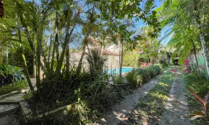 Casa térrea com piscina à venda com piscina, 2 quarto(s),  sendo 1 suíte(s)  no bairro garça vermelha, 750 metros da praia, peruíbe-sp