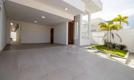 Casa Sobrado à venda com piscina, 3 quarto(s),  sendo 2 suíte(s)  no bairro Jardim Icaraiba, 100 metros da praia, Peruíbe-SP