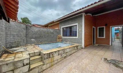 Casa Térrea à venda com piscina, 3 quarto(s),  sendo 1 suíte(s)  no bairro Ribamar, 800 metros da praia, Peruíbe-SP