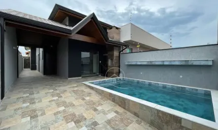 Casa Térrea à venda com piscina, 2 quarto(s),  sendo 1 suíte(s)  no bairro Flora Rica, 2000 metros da praia, Peruíbe-SP