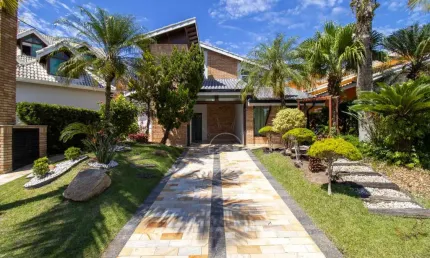 Casa sobrado triplex à venda com piscina, 4 quarto(s),  sendo 4 suíte(s)  no bairro bougainville residencial ii, 500 metros da praia, peruíbe-sp