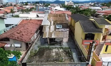 Casa térrea à venda , 4 quarto(s),  sendo 2 suíte(s)  no bairro stella maris, 0 metros da praia, peruíbe-sp