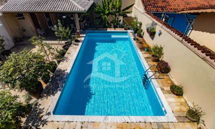Casa Sobrado à venda com piscina, 3 quarto(s),  sendo 1 suíte(s)  no bairro Beira Mar, 900 metros da praia, Peruíbe-SP