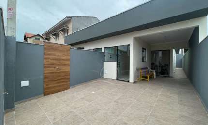 Casa Térrea à venda , 2 quarto(s),  sendo 1 suíte(s)  no bairro Jardim Márcia, 1300 metros da praia, Peruíbe-SP