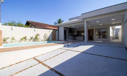 Casa Térrea com piscina à venda , 3 quarto(s),  sendo 3 suíte(s)  no bairro Cidade Nova Peruíbe, 600 metros da praia, Peruíbe-SP