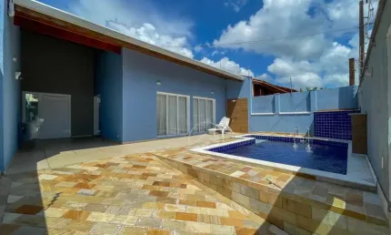Casa Térrea com piscina à venda com piscina, 4 quarto(s),  sendo 2 suíte(s)  no bairro Oasis, 250 metros da praia, Peruíbe-SP