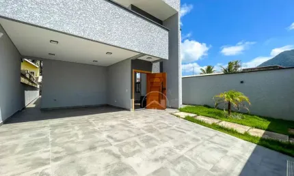 Casa Térrea com piscina à venda com piscina, 4 quarto(s),  sendo 2 suíte(s)  no bairro Centro, 100 metros da praia, Peruíbe-SP