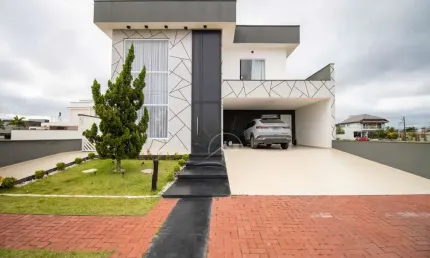 Casa sobrado à venda , 3 quarto(s),  sendo 3 suíte(s)  no bairro flora rica, 1500 metros da praia, peruíbe-sp
