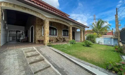 Casa Sobrado à venda com piscina, 4 quarto(s),  sendo 4 suíte(s)  no bairro Stella Maris, 250 metros da praia, Peruíbe-SP