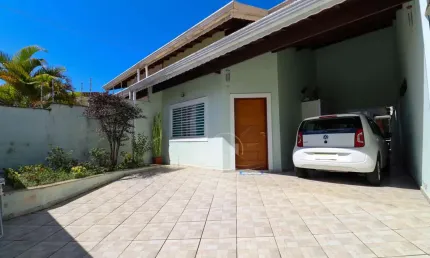 Casa com mezanino à venda com piscina, 3 quarto(s),  sendo 2 suíte(s)  no bairro stella maris, 1000 metros da praia, peruíbe-sp