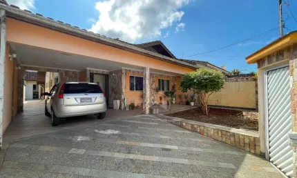 Casa Térrea à venda com piscina, 2 quarto(s),  sendo 2 suíte(s)  no bairro Vila Romar, 1600 metros da praia, Peruíbe-SP