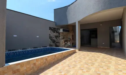 Casa Térrea à venda com piscina, 3 quarto(s),  sendo 1 suíte(s)  no bairro Park DAville, 1500 metros da praia, Peruíbe-SP