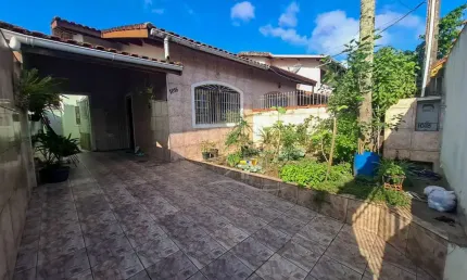 Casa Térrea à venda , 2 quarto(s),  sendo 1 suíte(s)  no bairro Arpoador, 1000 metros da praia, Peruíbe-SP