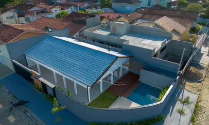 Casa Térrea com piscina à venda com piscina, 3 quarto(s),  sendo 1 suíte(s)  no bairro São João Batista, 250 metros da praia, Peruíbe-SP