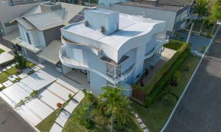 Casa Sobrado à venda com piscina, 4 quarto(s),  sendo 3 suíte(s)  no bairro Bougainville Residencial IV, 1200 metros da praia, Peruíbe-SP