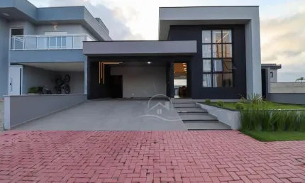 Casa Térrea à venda com piscina, 3 quarto(s),  sendo 1 suíte(s)  no bairro Flora Rica, 2 metros da praia, Peruíbe-SP