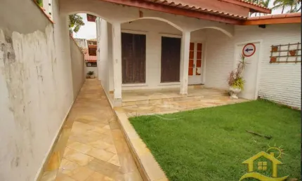 Casa Sobrado à venda com piscina, 3 quarto(s),  sendo 1 suíte(s)  no bairro Jardim Imperador, 0 metros da praia, Peruíbe-São Paulo