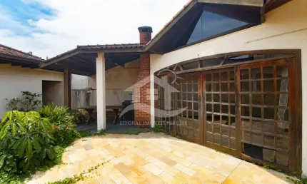 Casa Sobrado à venda com piscina, 4 quarto(s),  sendo 2 suíte(s)  no bairro Jardim Imperador, 500 metros da praia, Peruíbe-SP