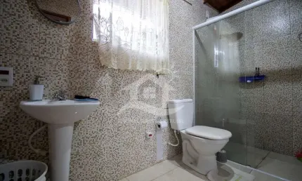 Casa Assobradada à venda com piscina, 3 quarto(s),  sendo 1 suíte(s)  no bairro Centro, 800 metros da praia, Peruíbe-SP
