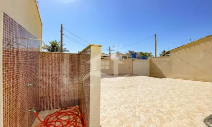 Casa sobrado à venda , 3 quarto(s),  sendo 1 suíte(s)  no bairro ribamar, 40 metros da praia, peruíbe-sp