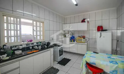 Casa TÉRREA à venda com piscina, 5 quarto(s),  sendo 3 suíte(s)  no bairro Continental, 0 metros da praia, Peruíbe-São Paulo