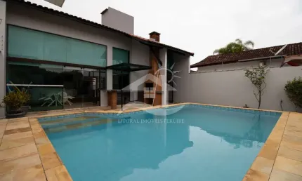 Casa Térrea à venda com piscina, 5 quarto(s),  sendo 3 suíte(s)  no bairro Oasis, 200 metros da praia, Peruíbe-SP