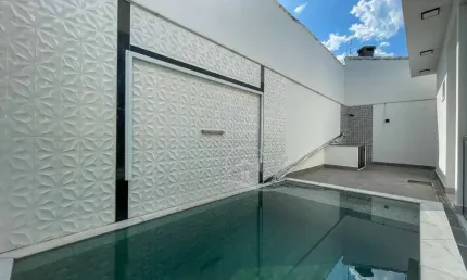 Casa térrea à venda com piscina, 3 quarto(s),  sendo 2 suíte(s)  no bairro jardim icaraiba, 50 metros da praia, peruíbe-sp
