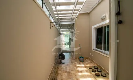 Casa Sobrado à venda com piscina, 3 quarto(s),  sendo 3 suíte(s)  no bairro São José, 200 metros da praia, Peruíbe-SP