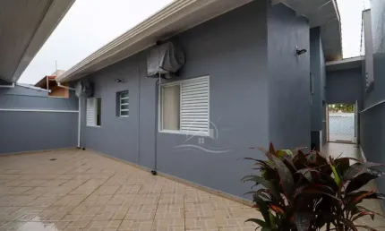 Casa Térrea à venda , 3 quarto(s),  sendo 1 suíte(s)  no bairro Três Marias, 700 metros da praia, Peruíbe-SP