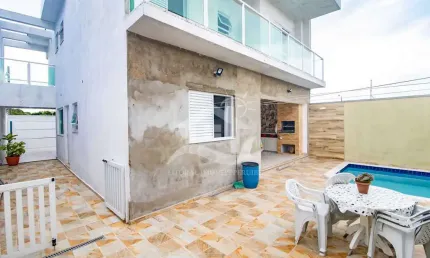 Casa Sobrado à venda com piscina, 4 quarto(s),  sendo 2 suíte(s)  no bairro São José, 900 metros da praia, Peruíbe-SP