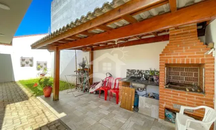 Casa Térrea à venda , 3 quarto(s),  sendo 2 suíte(s)  no bairro São José, 650 metros da praia, Peruíbe-SP