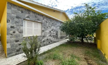 Casa térrea com piscina à venda , 2 quarto(s),  sendo 1 suíte(s)  no bairro centro, 800 metros da praia, peruíbe-sp