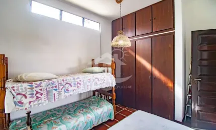 Casa sobrado à venda , 4 quarto(s),  sendo 2 suíte(s)  no bairro turístico, 700 metros da praia, peruíbe-sp