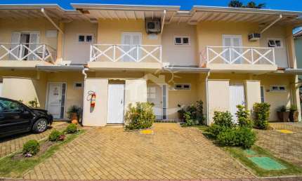 Casa Sobrado à venda , 3 quarto(s),  sendo 1 suíte(s)  no bairro Sambura, 400 metros da praia, Peruíbe-SP